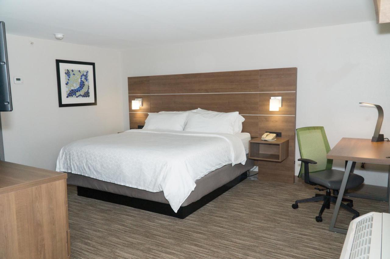 Holiday Inn Express Hotel & Suites Madison By Ihg Dış mekan fotoğraf