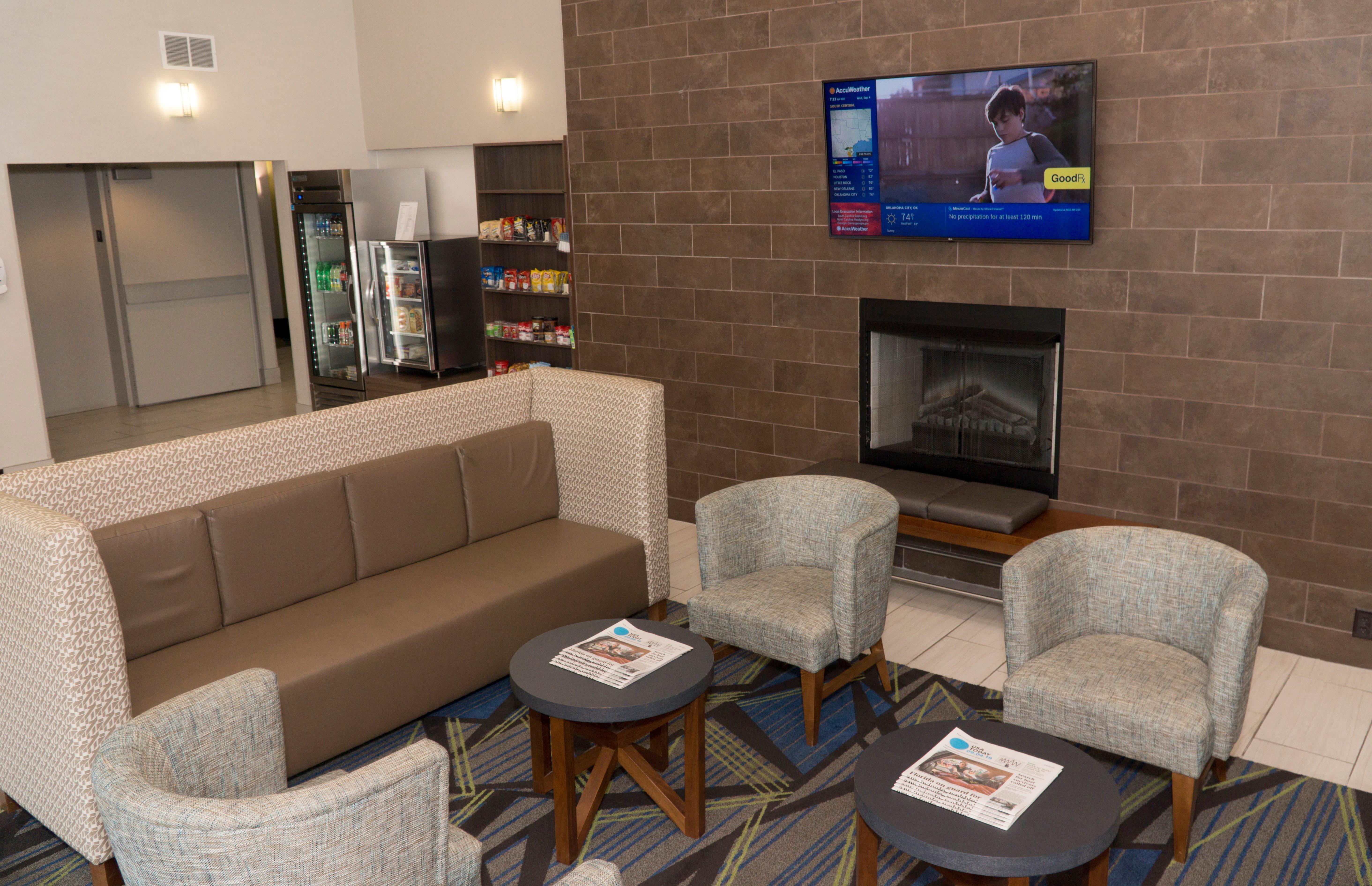 Holiday Inn Express Hotel & Suites Madison By Ihg Dış mekan fotoğraf