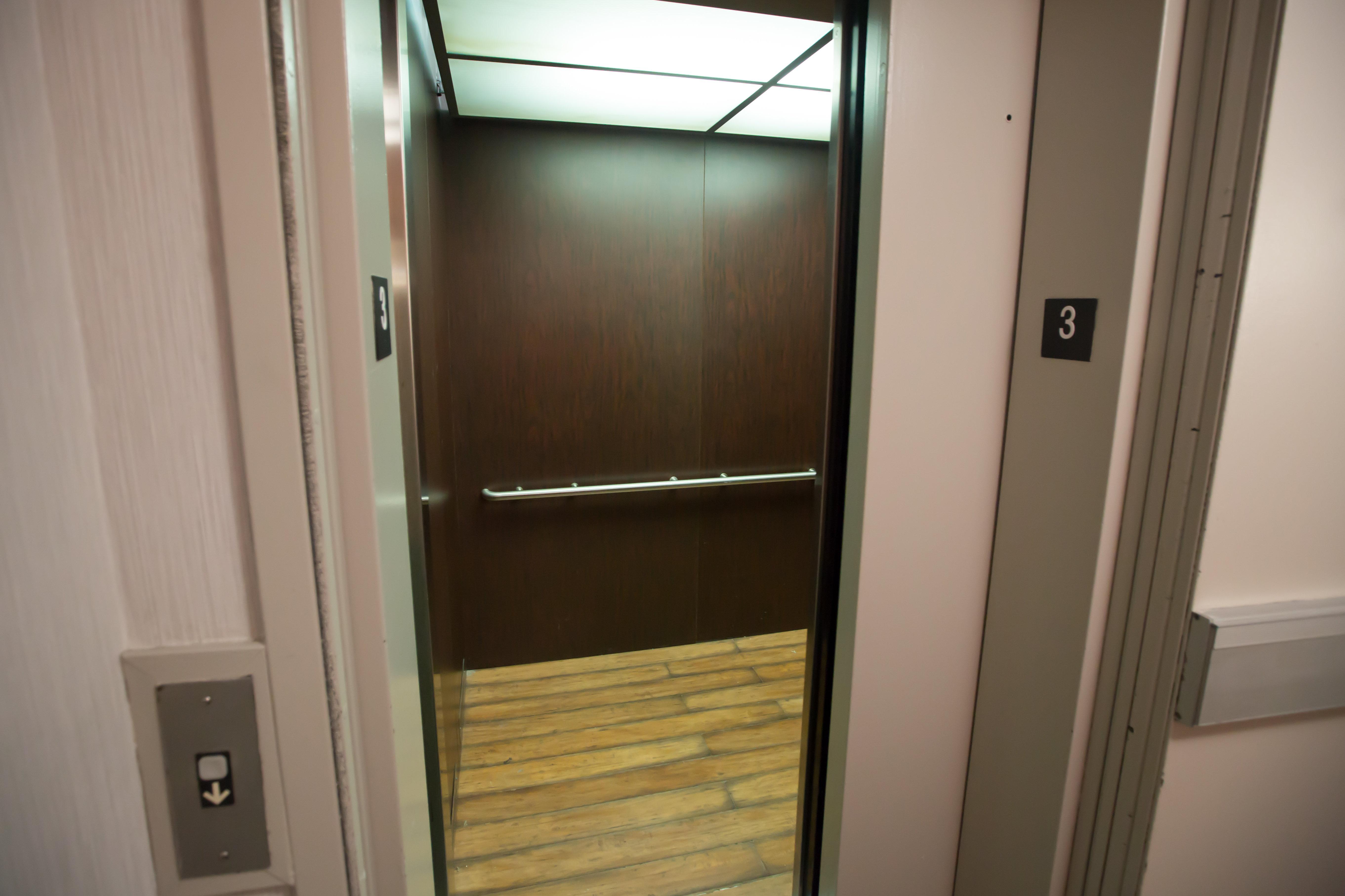 Holiday Inn Express Hotel & Suites Madison By Ihg Dış mekan fotoğraf