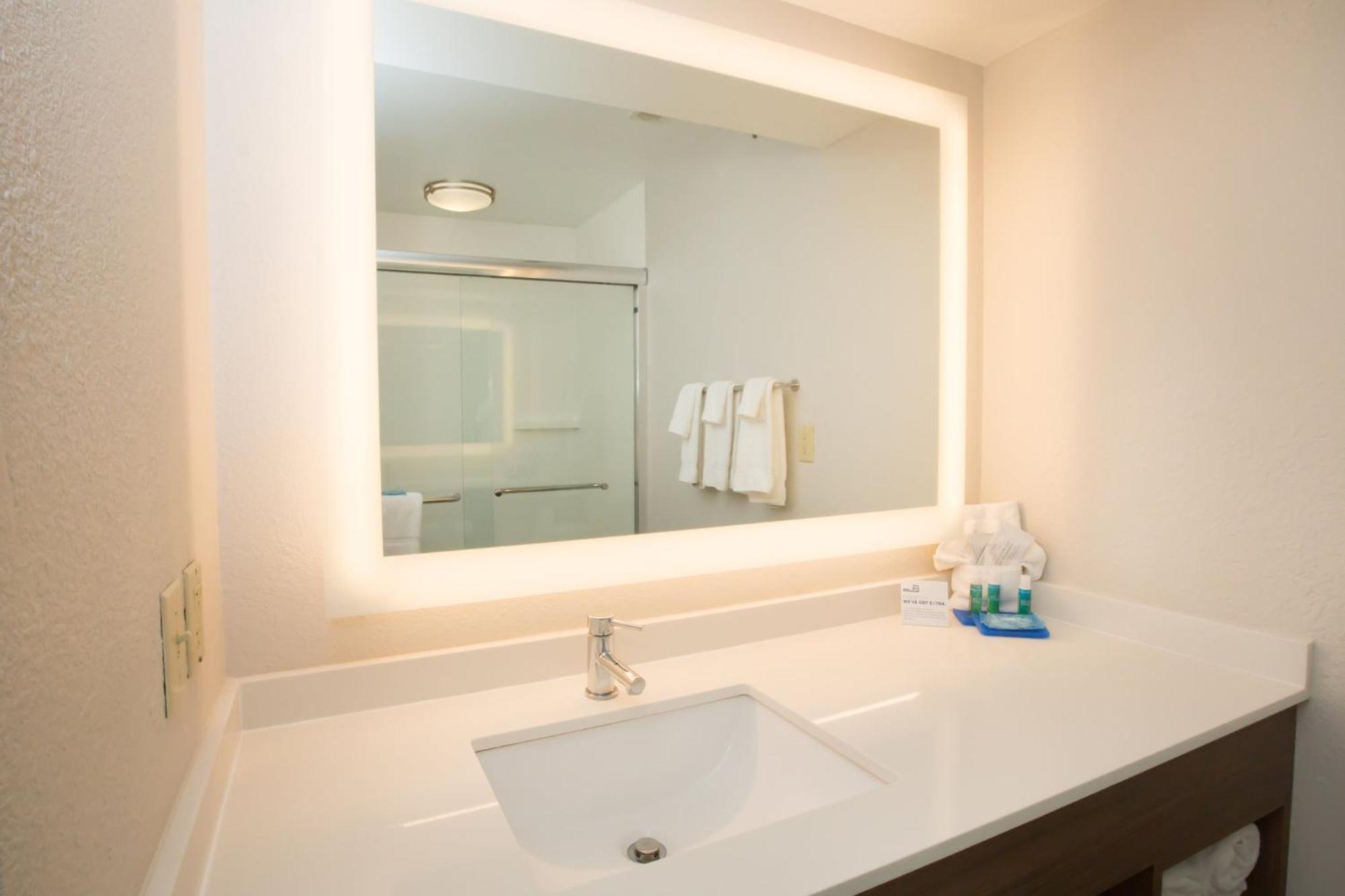 Holiday Inn Express Hotel & Suites Madison By Ihg Dış mekan fotoğraf