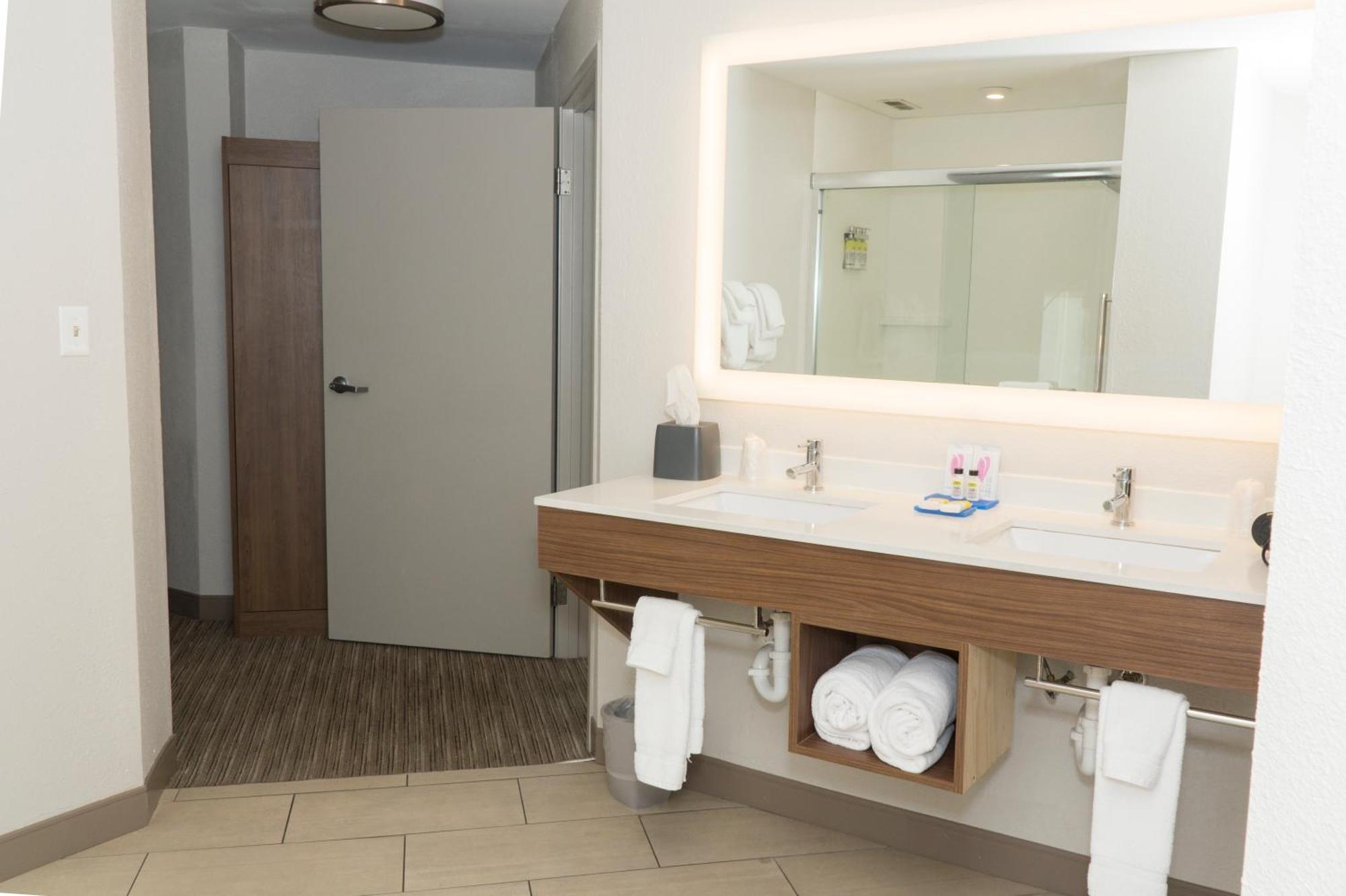 Holiday Inn Express Hotel & Suites Madison By Ihg Oda fotoğraf