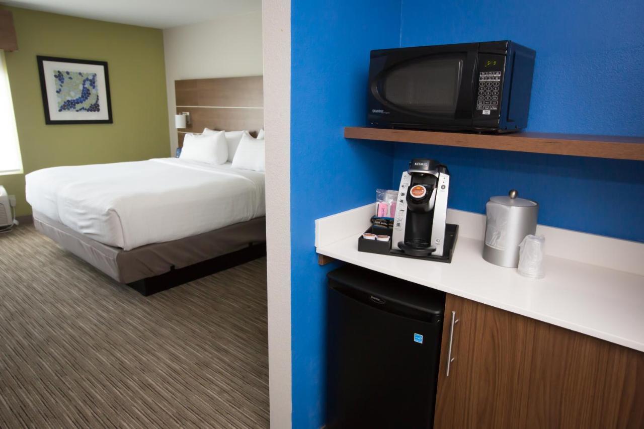 Holiday Inn Express Hotel & Suites Madison By Ihg Dış mekan fotoğraf